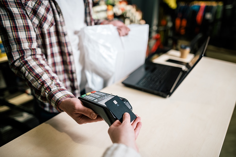 Shopper paying on credit card terminal
